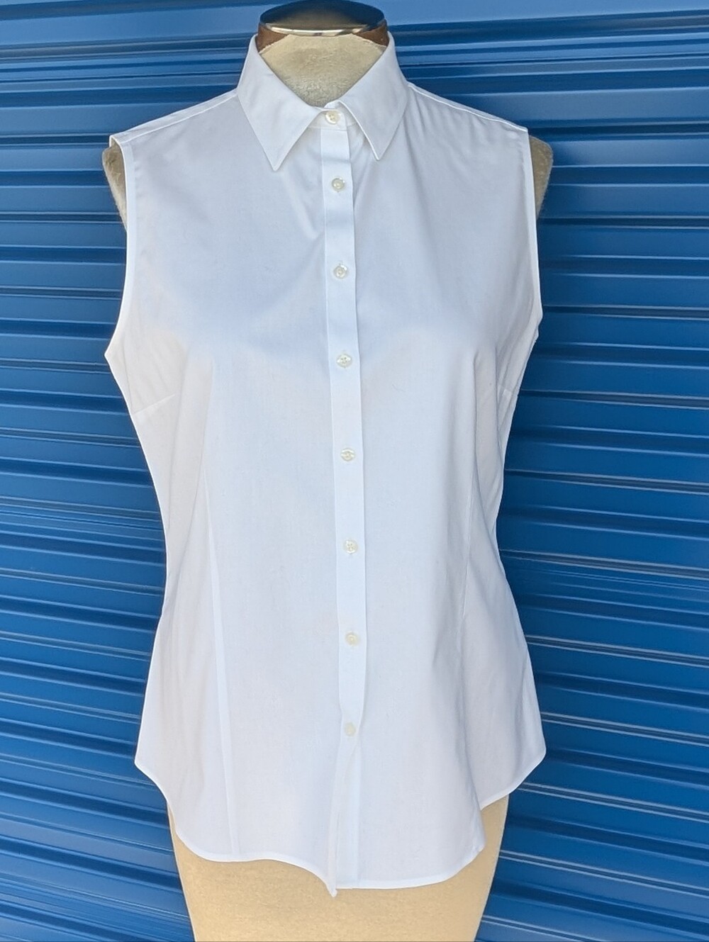 BROOKS BROTHERS sleeveless button front shirt M